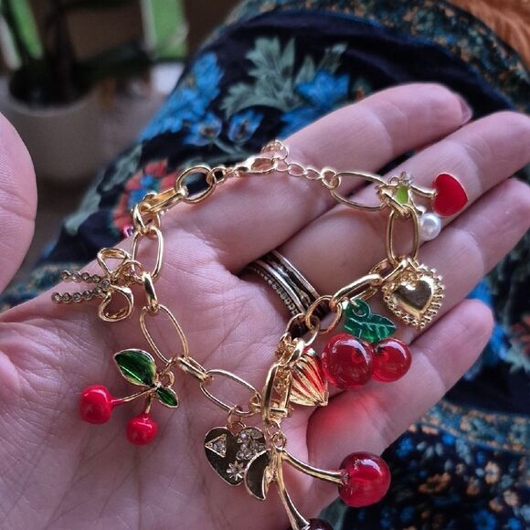 💲1️⃣0️⃣ Bundled ✔️Sweet Multi Charm Red Cherry Heart Bracelet Fun Gift - Picture 6 of 13